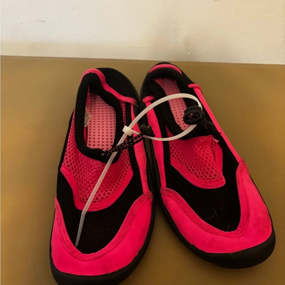 Pink and Black water Shoes girls 2/3